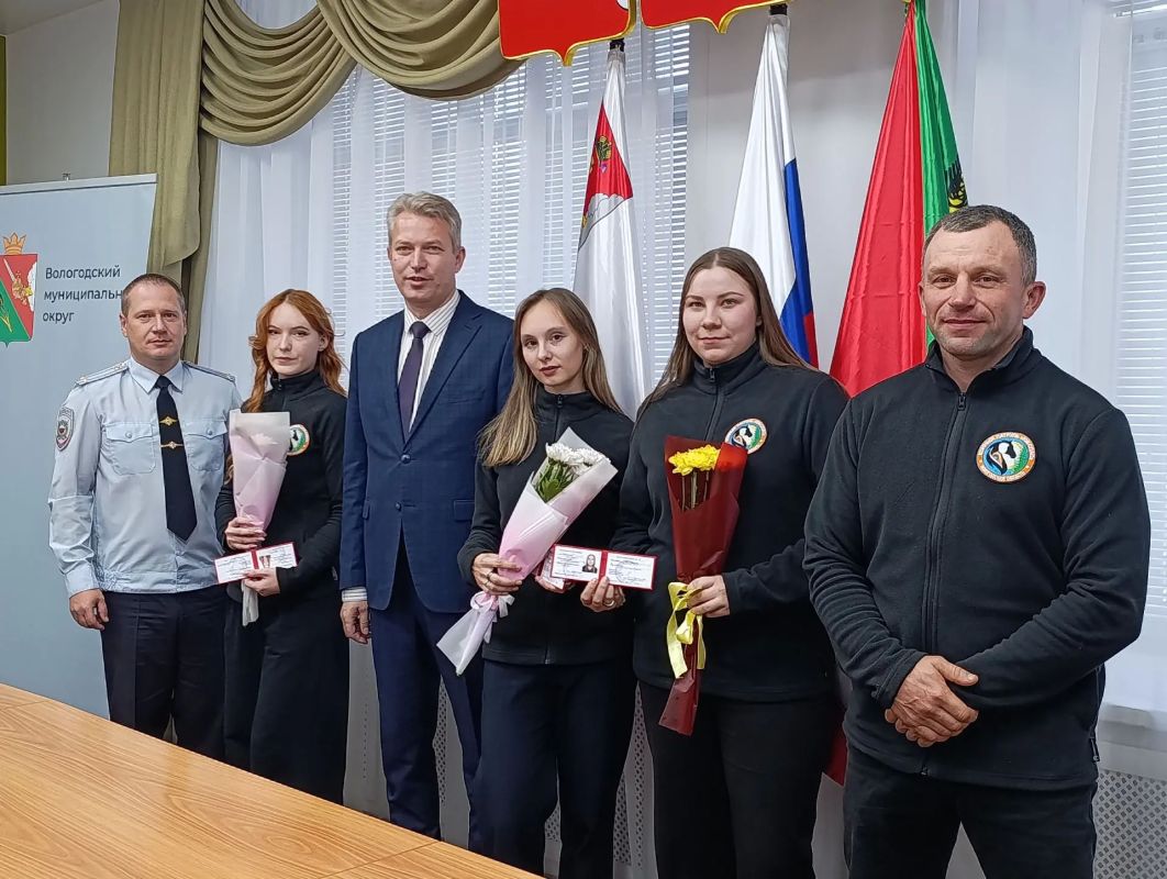 В Вологодском округе вручены удостоверения народным дружинникам В Вологодском округе вручены удостоверения народным дружинникам