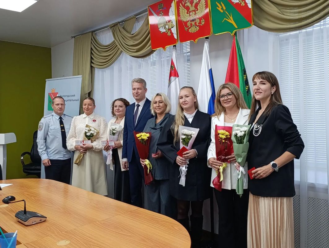 В Вологодском округе вручены удостоверения народным дружинникам В Вологодском округе вручены удостоверения народным дружинникам
