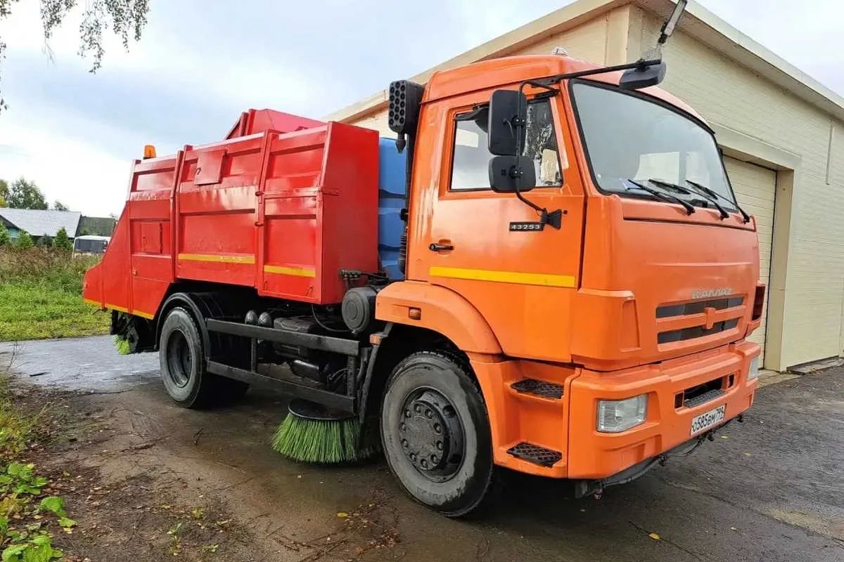 Вологодская область получила из Москвы 29 единиц коммунальной техники