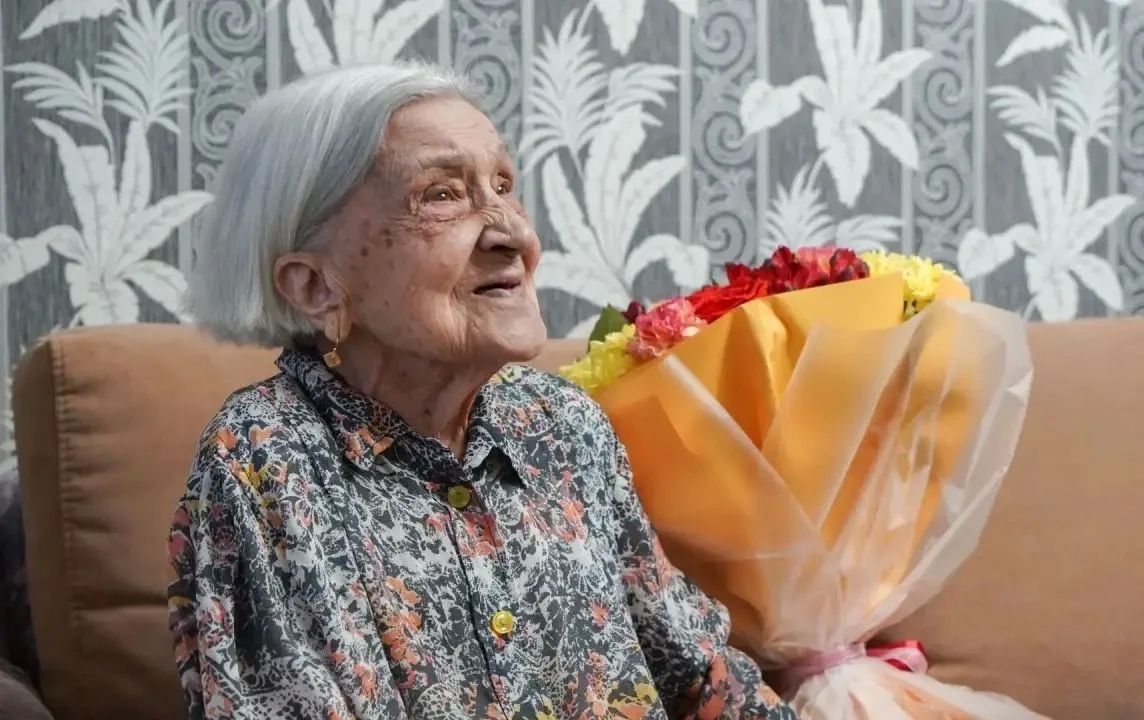 101 год исполнился жительнице Вологды Надежде Скворцовой — сестре Героя Каберова 101 год исполнился жительнице Вологды Надежде Скворцовой — сестре Героя Каберова