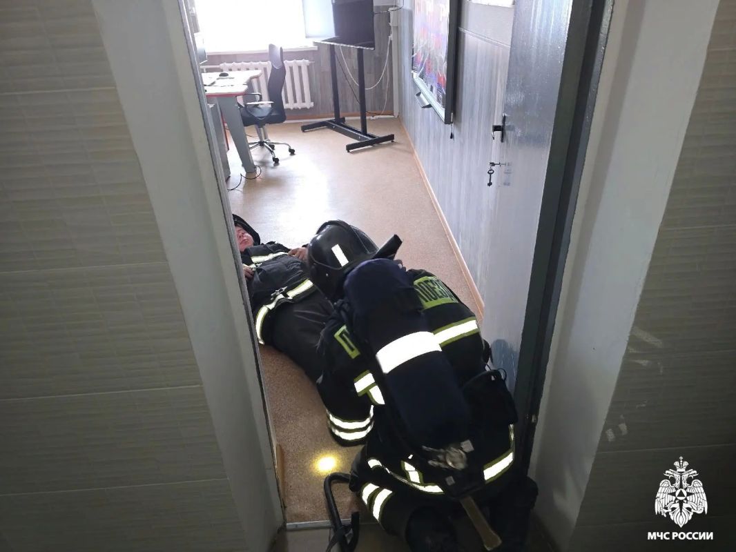 В Харовске прошли масштабные пожарно-тактические учения В Харовске прошли масштабные пожарно-тактические учения