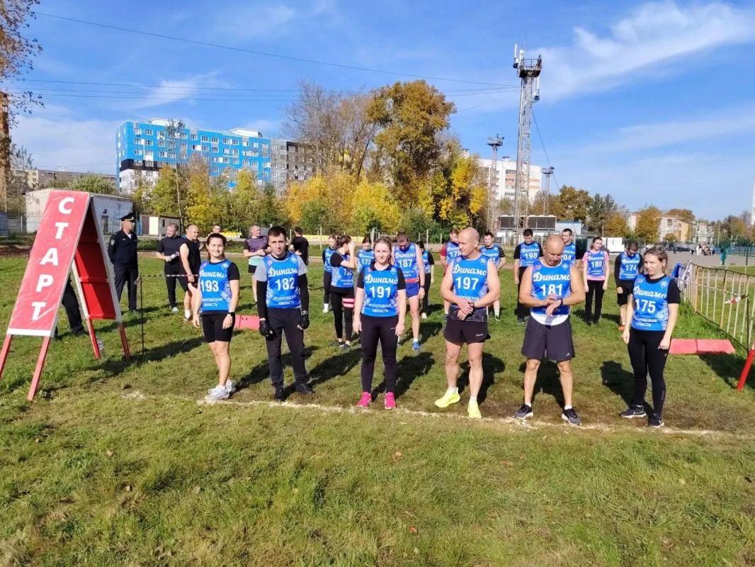 В Вологде полицейские провели соревнования по легкоатлетическому кроссу В Вологде полицейские провели соревнования по легкоатлетическому кроссу