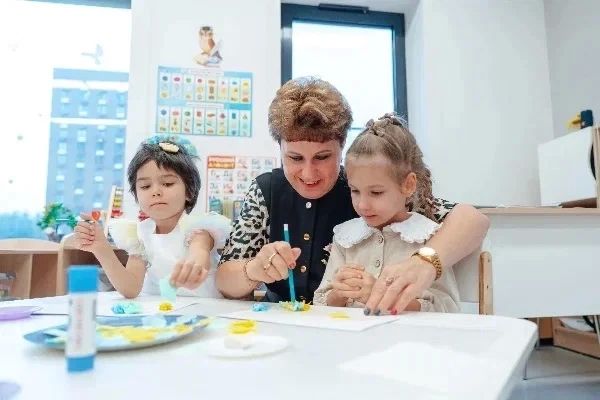 Дмитрий Чернышенко и Сергей Кравцов поздравили работников дошкольного образования Дмитрий Чернышенко и Сергей Кравцов поздравили работников дошкольного образования