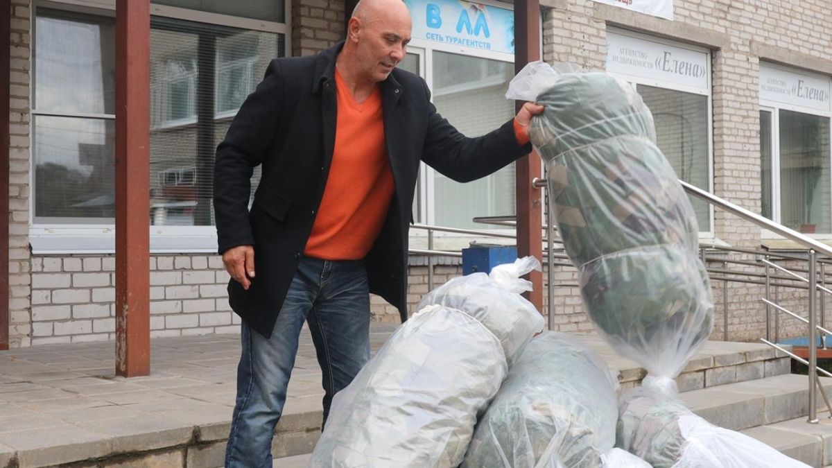 Вологодские волонтёры отправили очередную посылку бойцам в зону спецоперации Вологодские волонтёры отправили очередную посылку бойцам в зону спецоперации