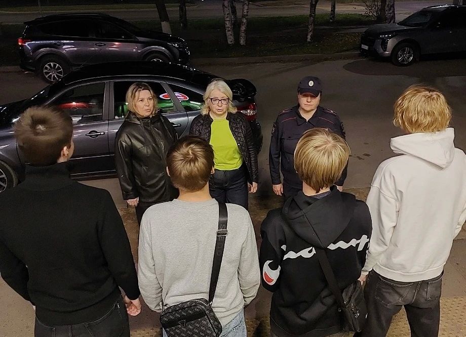 Полиция Сокола вышла в рейд по местам сбора подростков Полиция Сокола вышла в рейд по местам сбора подростков