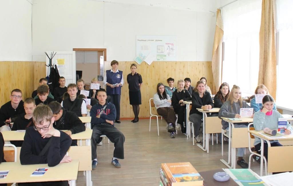 В Никольске полицейские провели беседу со студентами В Никольске полицейские провели беседу со студентами