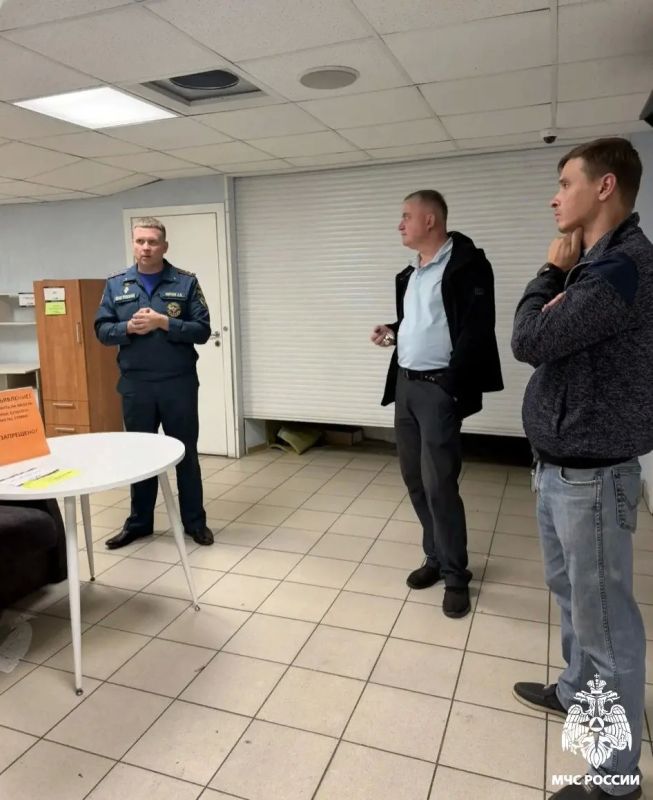 Представители МЧС России проверили готовность к нештатным ситуациям в торговом центре Представители МЧС России проверили готовность к нештатным ситуациям в торговом центре