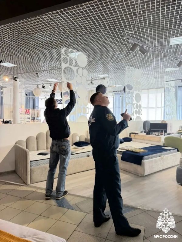 Представители МЧС России проверили готовность к нештатным ситуациям в торговом центре Представители МЧС России проверили готовность к нештатным ситуациям в торговом центре