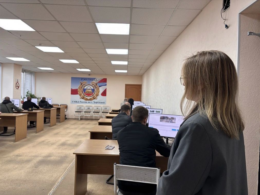 В Череповце члены Общественного совета проверили, как принимаются теоретические экзамены на право управления транспортными средствами В Череповце члены Общественного совета проверили, как принимаются теоретические экзамены на право управления транспортными средствами
