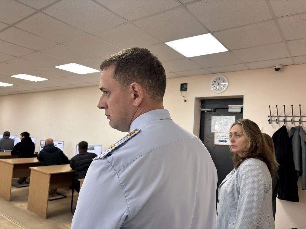 В Череповце члены Общественного совета проверили, как принимаются теоретические экзамены на право управления транспортными средствами В Череповце члены Общественного совета проверили, как принимаются теоретические экзамены на право управления транспортными средствами