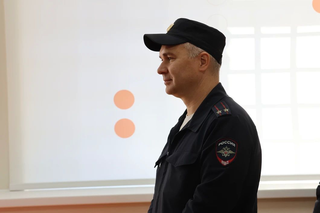 Члены Общественного совета посетили интерактивные пространства УМВД России «Череповец» Члены Общественного совета посетили интерактивные пространства УМВД России «Череповец»