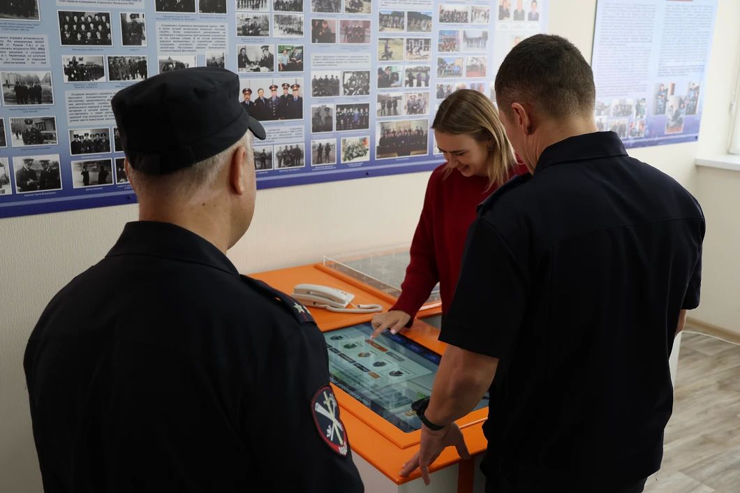 Члены Общественного совета посетили интерактивные пространства УМВД России «Череповец» Члены Общественного совета посетили интерактивные пространства УМВД России «Череповец»
