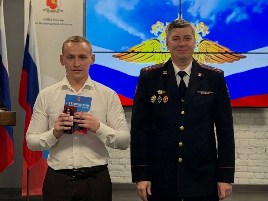 В УМВД России по Вологодской области состоялась церемония вручения первых офицерских погон В УМВД России по Вологодской области состоялась церемония вручения первых офицерских погон