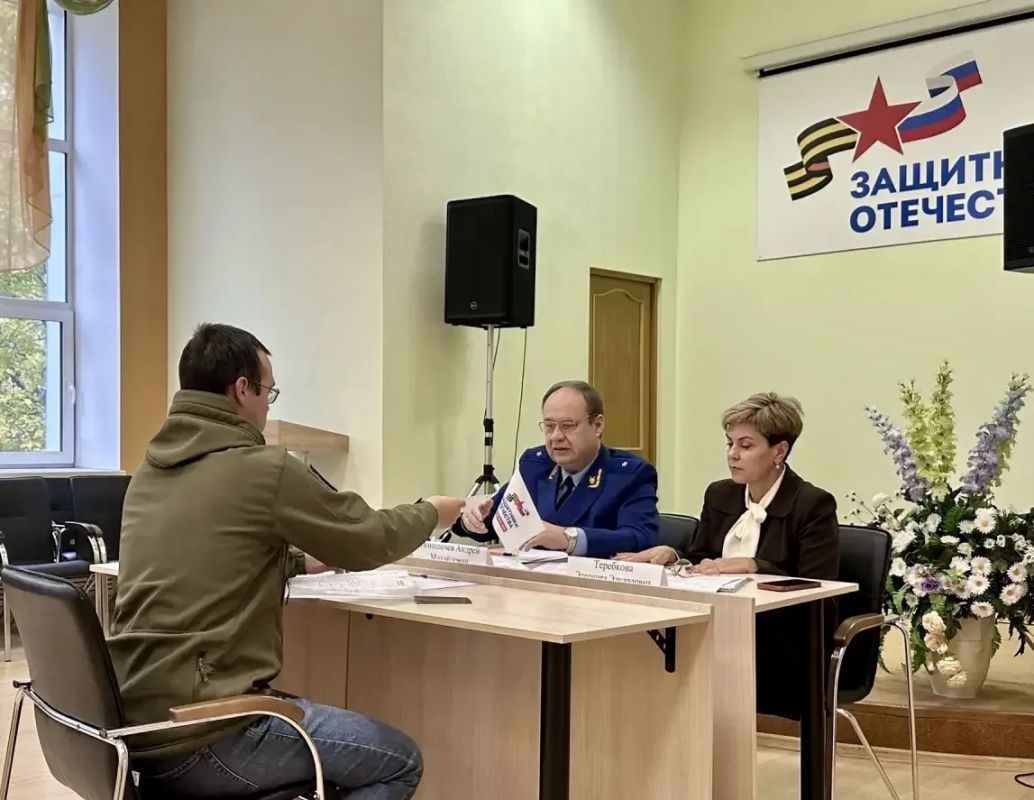 Прокурор Вологодской области Андрей Тимошичев совместно с руководителем регионального филиала фонда «Защитники Отечества» Элеонорой Теребковой провел личный прием участников специальной военной операции и членов их семей Прокурор Вологодской области Андрей Тимошичев совместно с руководителем регионального филиала фонда «Защитники Отечества» Элеонорой Теребковой провел личный прием участников специальной военной операции и членов их семей