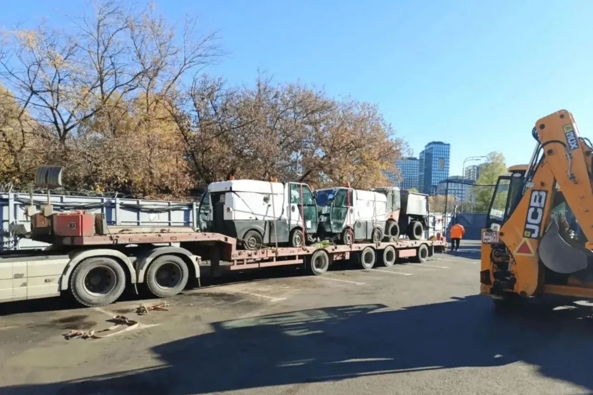 Начинаем утро с чистоты. В Вологду из Москвы направили ещё 13 коммунальных машин