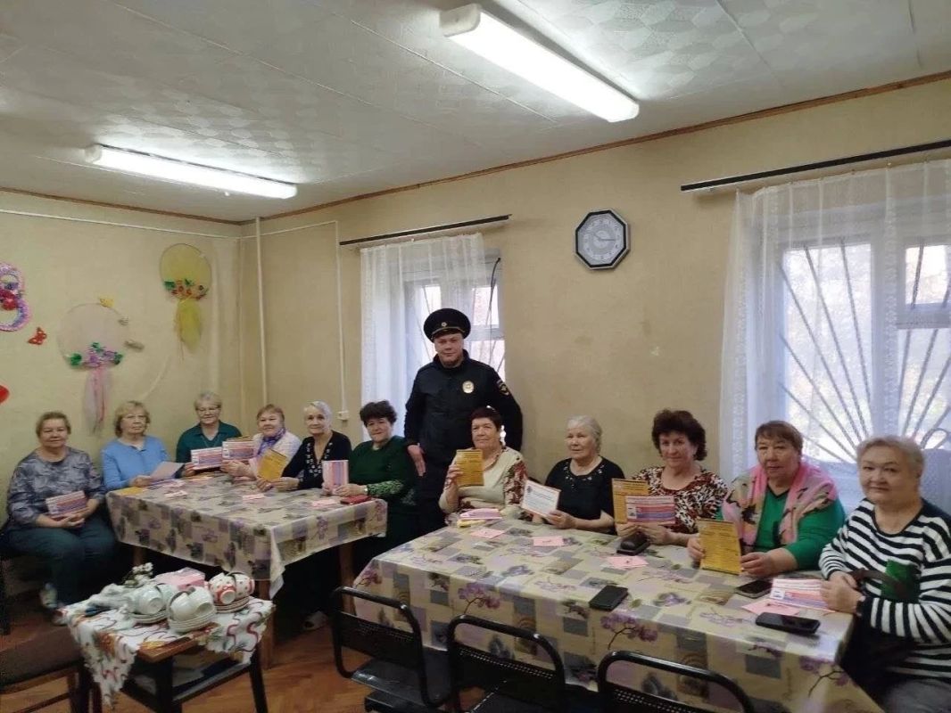В Сокольском округе полицейские продолжают активную работу по профилактике мошенничества В Сокольском округе полицейские продолжают активную работу по профилактике мошенничества