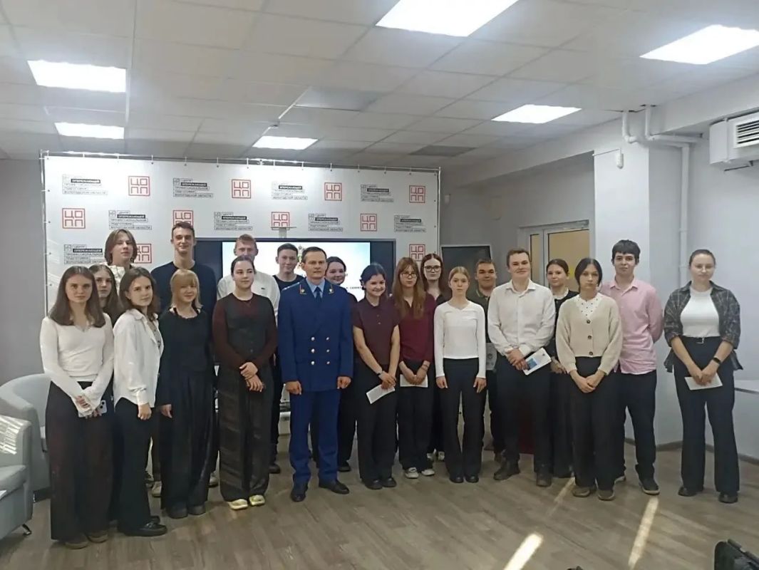 Отделом кадров прокуратуры области проведено профориентационное онлайн-мероприятие с учащимися школ региона Отделом кадров прокуратуры области проведено профориентационное онлайн-мероприятие с учащимися школ региона