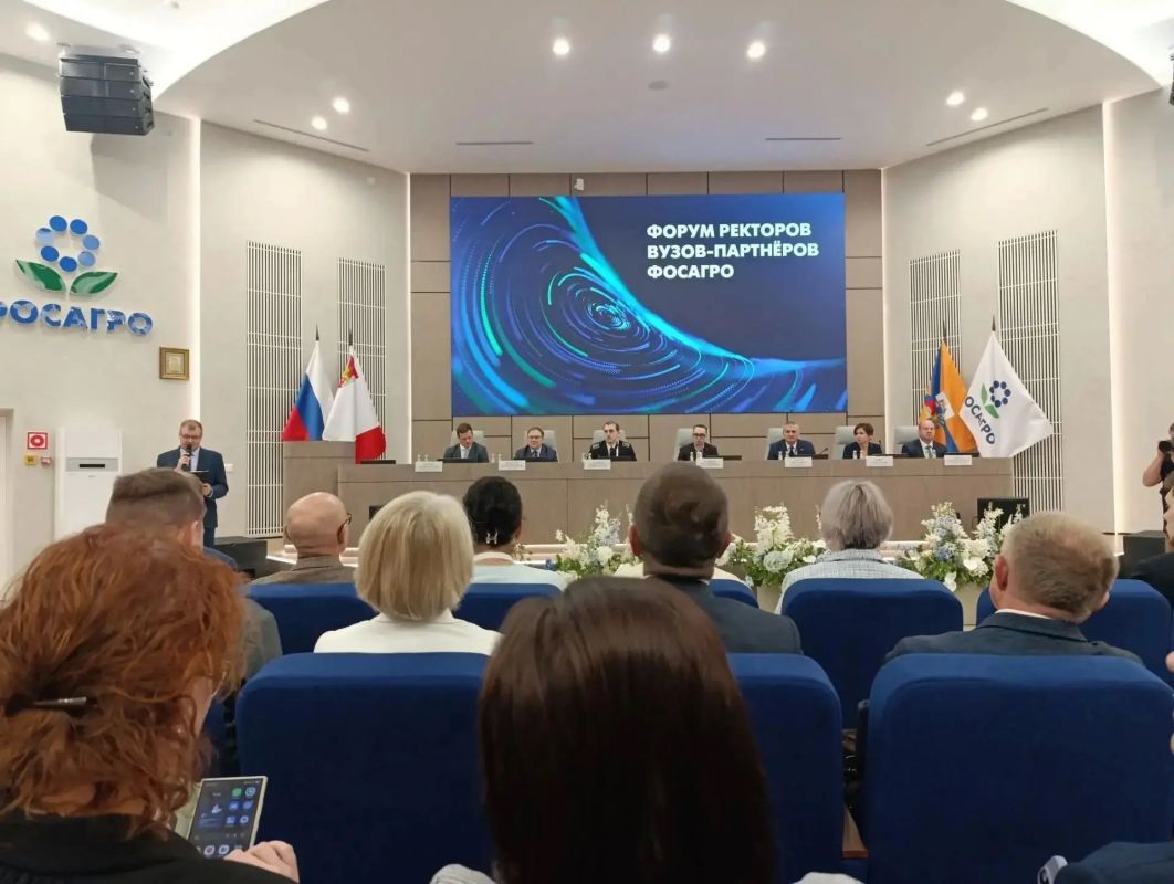 В Череповце стартовал форум ректоров вузовпартнёров компании «ФосАгро» «Синергия науки и производства» В Череповце стартовал форум ректоров вузовпартнёров компании «ФосАгро» «Синергия науки и производства»