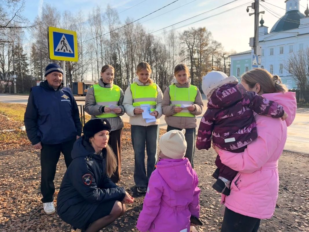 В Никольске Госавтоинспекторы и члены общественного совета провели акцию «Культурный пешеход» В Никольске Госавтоинспекторы и члены общественного совета провели акцию «Культурный пешеход»