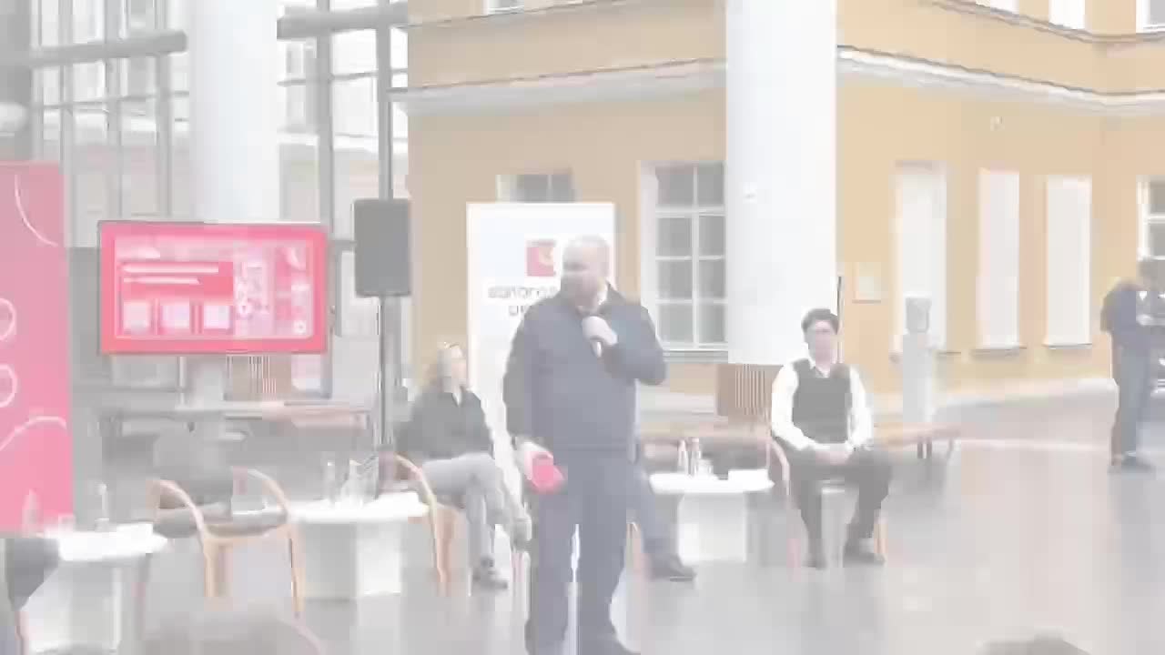 Заместитель губернатора Вологодской области Александр Долгих поприветствовал участников фестиваля и обратился к молодым землякам