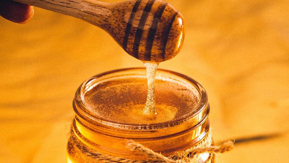 Мед больше не пропадет зря: побалуйте домочадцев элементарным десертом