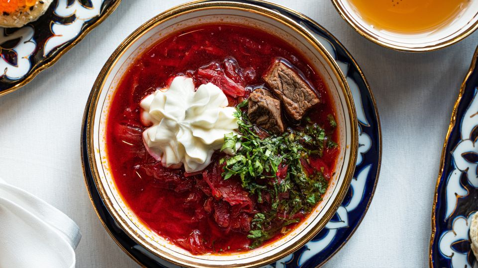 Необычная зажарка для борща: превратите привычное блюдо в ресторанный шедевр