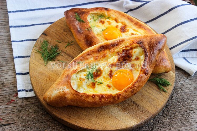 Загадка аджарского хачапури: как приготовить вкуснейшую лодочку с сыром и яйцом?